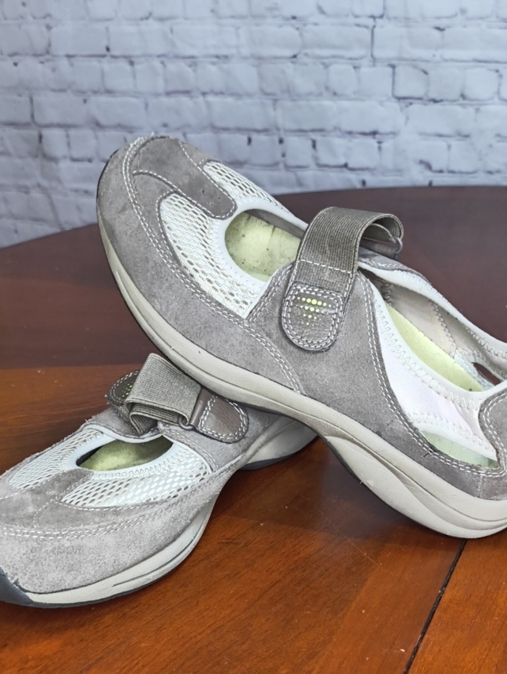 Easy Spirit Taupe and Cream Mary Jane Comfort Flats Size 10 AI